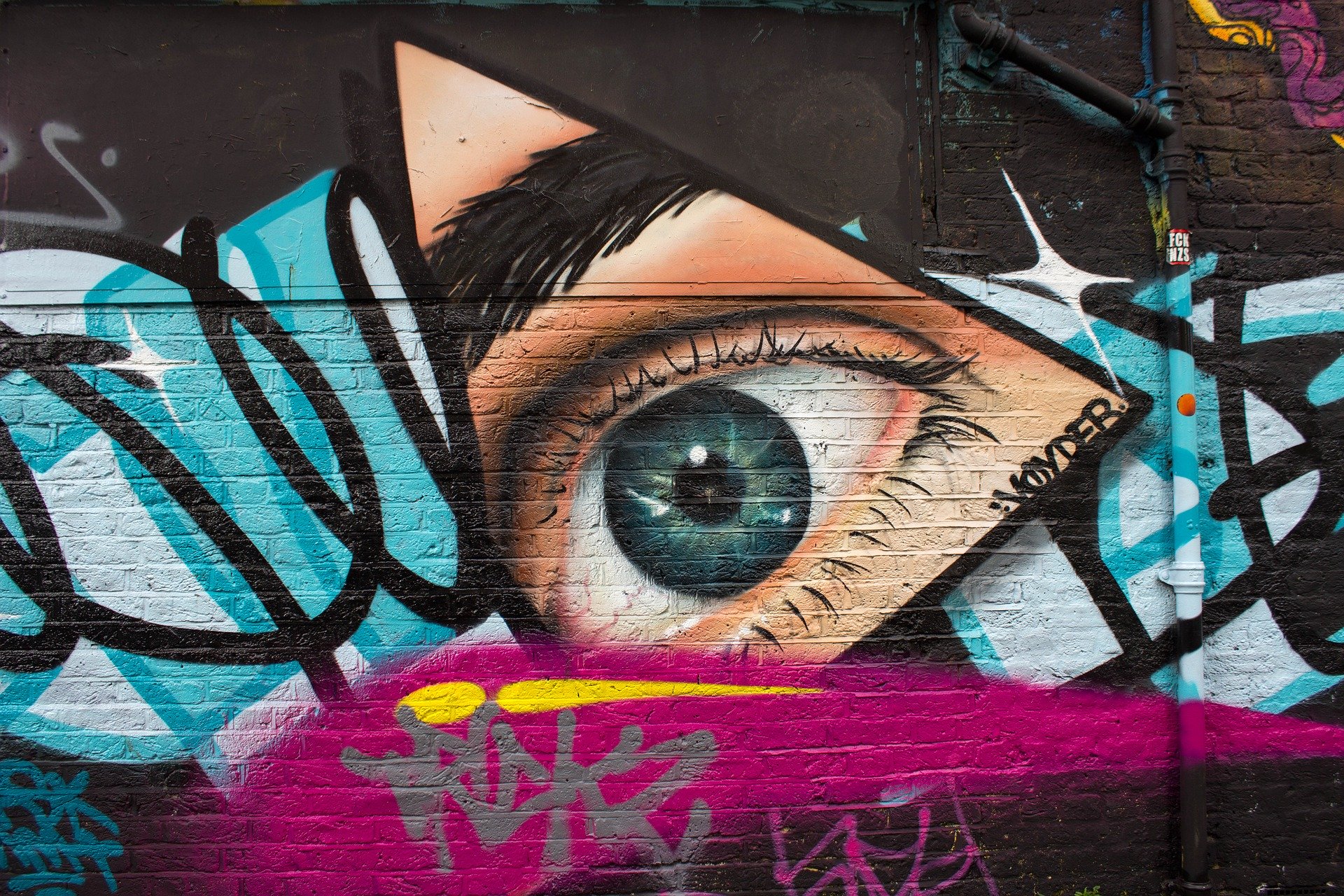 street art avec un oeil au milieu